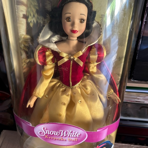 Disney Porcelain Doll Snow White - Picture 3 of 5